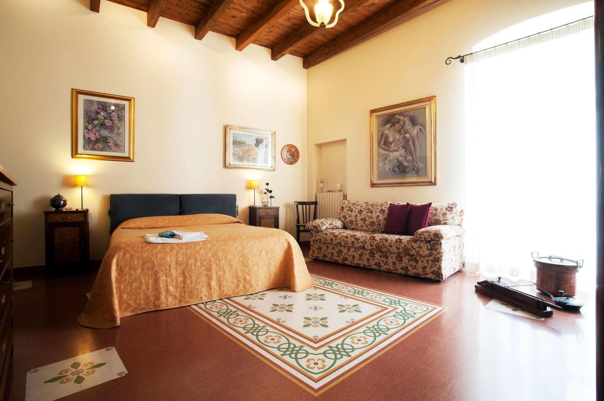 Vinslounge Suite Barletta Exterior foto